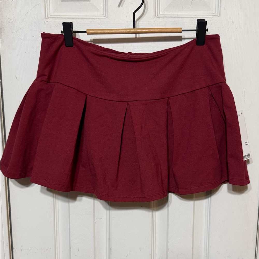 NWT UO Red Burgundy Pleated Skater Skort Large